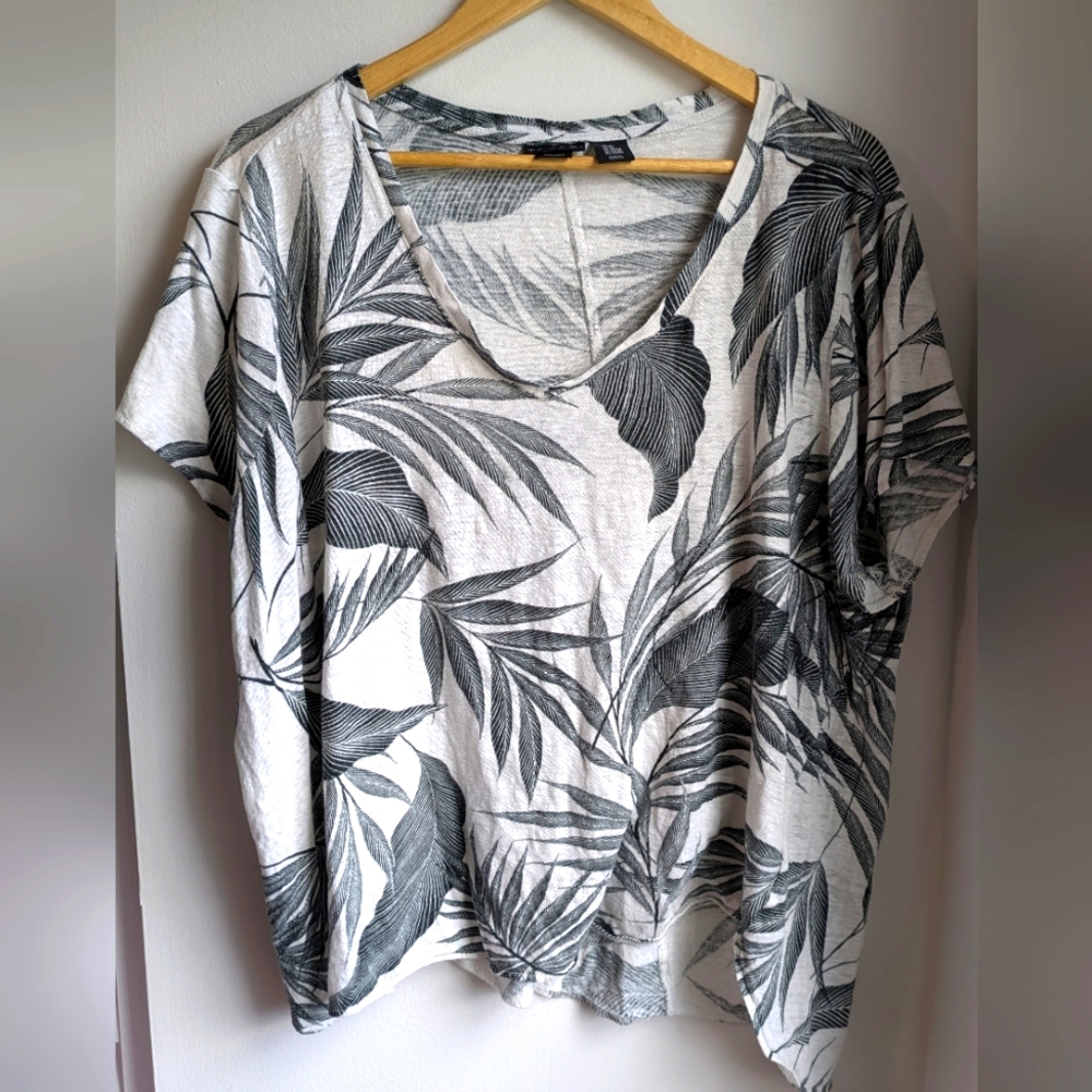 Tahari 100% Linen Tropical Leaf V-Neck Top Size 3X Light Grey Muted Green